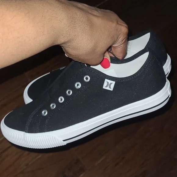 Hurley Women's CHLOE Black and White Casual Sneakers - Size 7 - Picture 8 of 11
